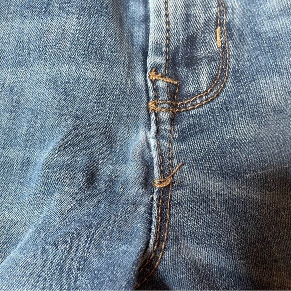 Old Navy Rockstar Skinny Leg Ripped Knee Mid Rise Jeans 4 Regular Stretch Denim - Picture 5 of 11